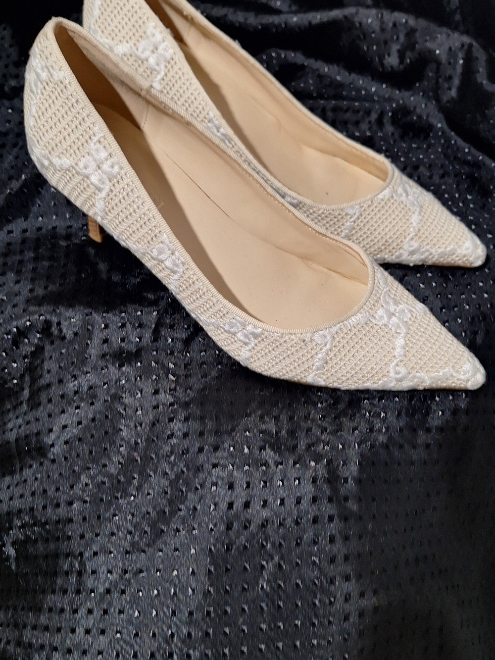 Cream Pointed-Toe Women’s Kitten Heel Pumps